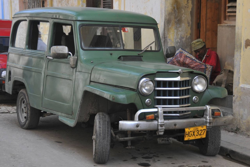 Illustration for article titled Even More Old Cars Down On The Cuban Street